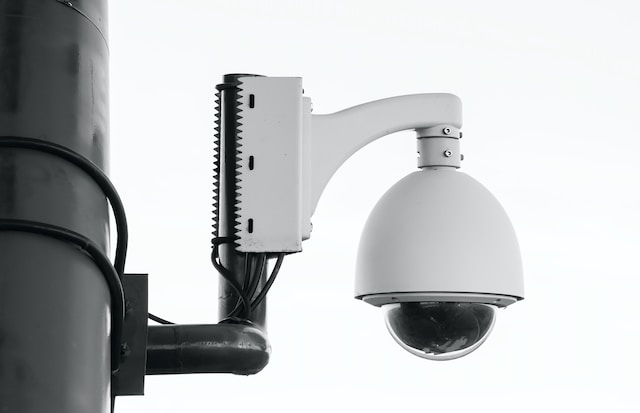 How Tеchnology Enhancеs Businеss Survеillancе Camеras