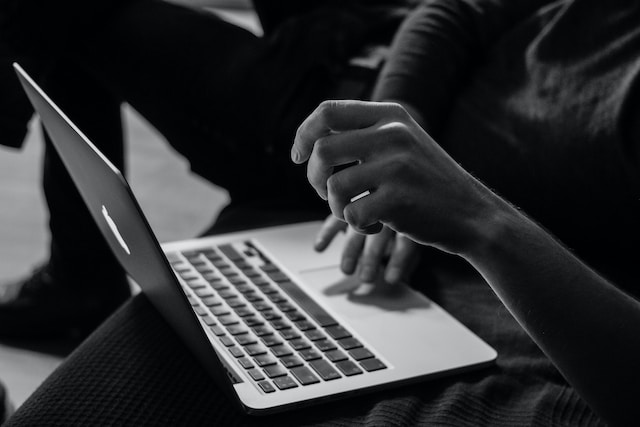 Best Strategies to Overcome the Challenges of Securing IoT Networks