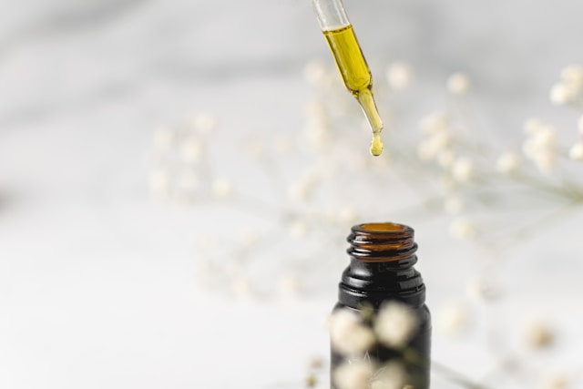How To Use CBD Oil: Comprehensive  Beginner’s Guide To Administration