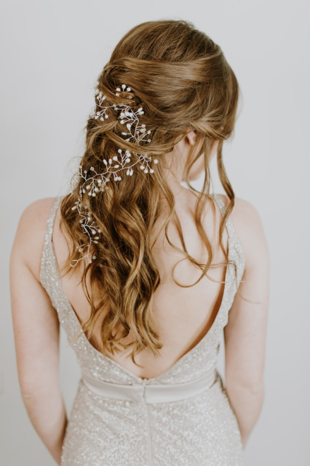 Hair Styling Powder: What It Is and How to Use