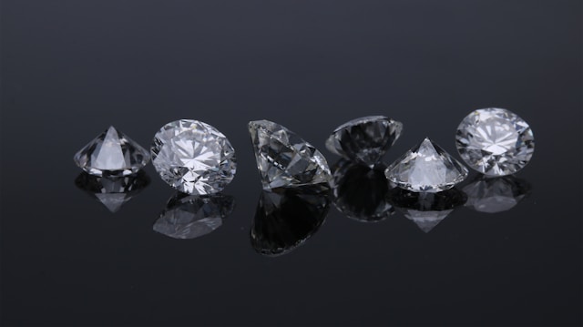 What are the Features of Lab-Grown Diamond?
