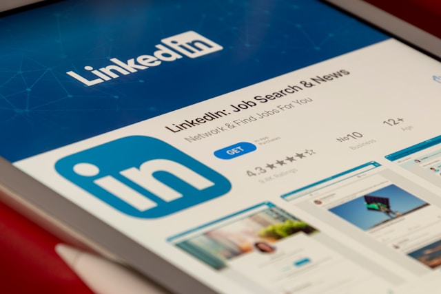 LinkedIn Outreach - A Complete Strategy Guide and Free Messages Templates