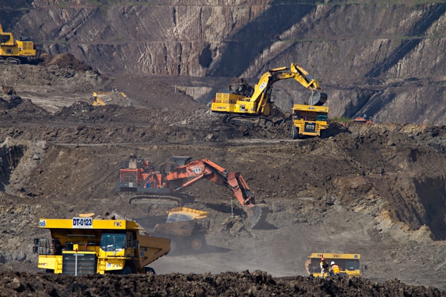The Benefits of Hiring Excavators for Projects