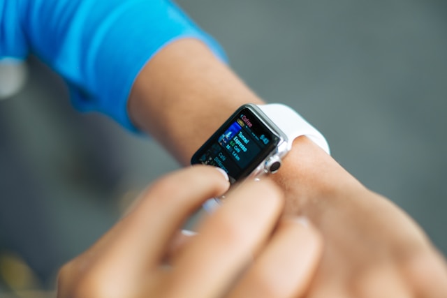 Comparing the Apple Watch Series 11 to the Galaxy Watch 8