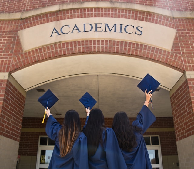 When to Start Visiting Colleges: A Detailed Guide for Parents