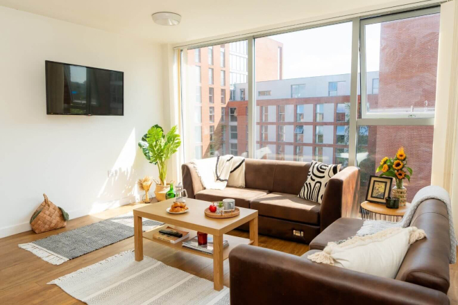 Student Rooms in Manchester: What to Check Before You Book  
